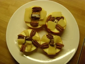 Bratapfel mit Dominosteine... - Rezept