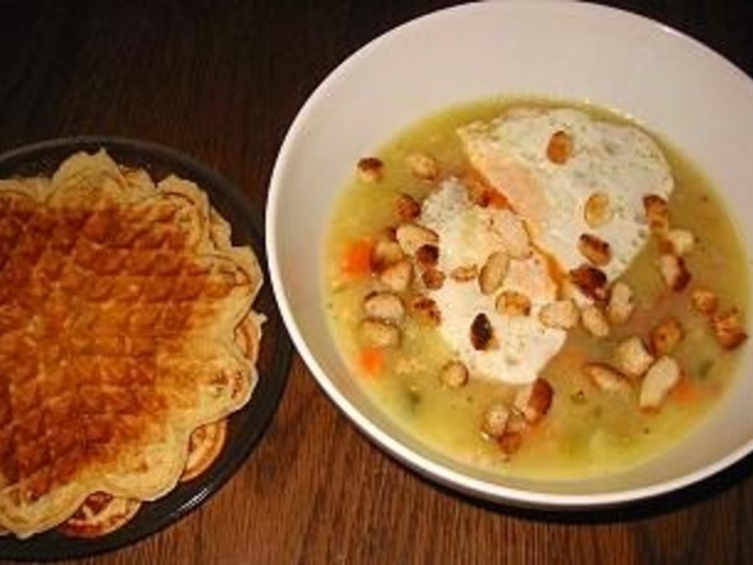 Zucchini Kartoffelcremesuppe mit Croutons - 1 kcal/100g Zucchini Kartoffelcremesuppe mit Croutons - 1 kcal/100g