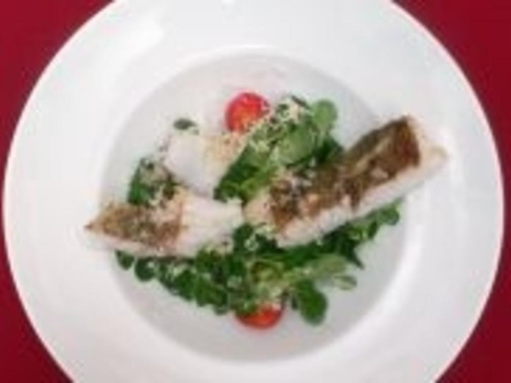 Feldsalat mit Kartoffel-Meerrettich-Dressing und gebratenem Zander ...