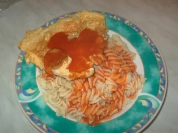 Rezept: Nudeln mit Tomatensauce und Rührei Nudeln mit Tomatensauce und Rührei - Rezept