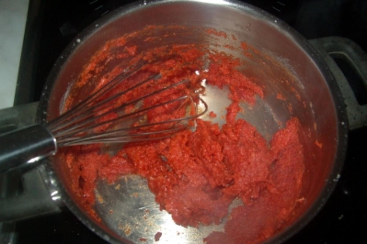 Nudeln mit Tomatensauce und Rührei - Rezept