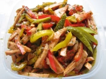 Wurstsalat bunt und scharf - Rezept