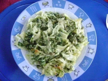 Rezept: Hackfleischnudeln mit Spinat Hackfleischnudeln mit Spinat - Rezept