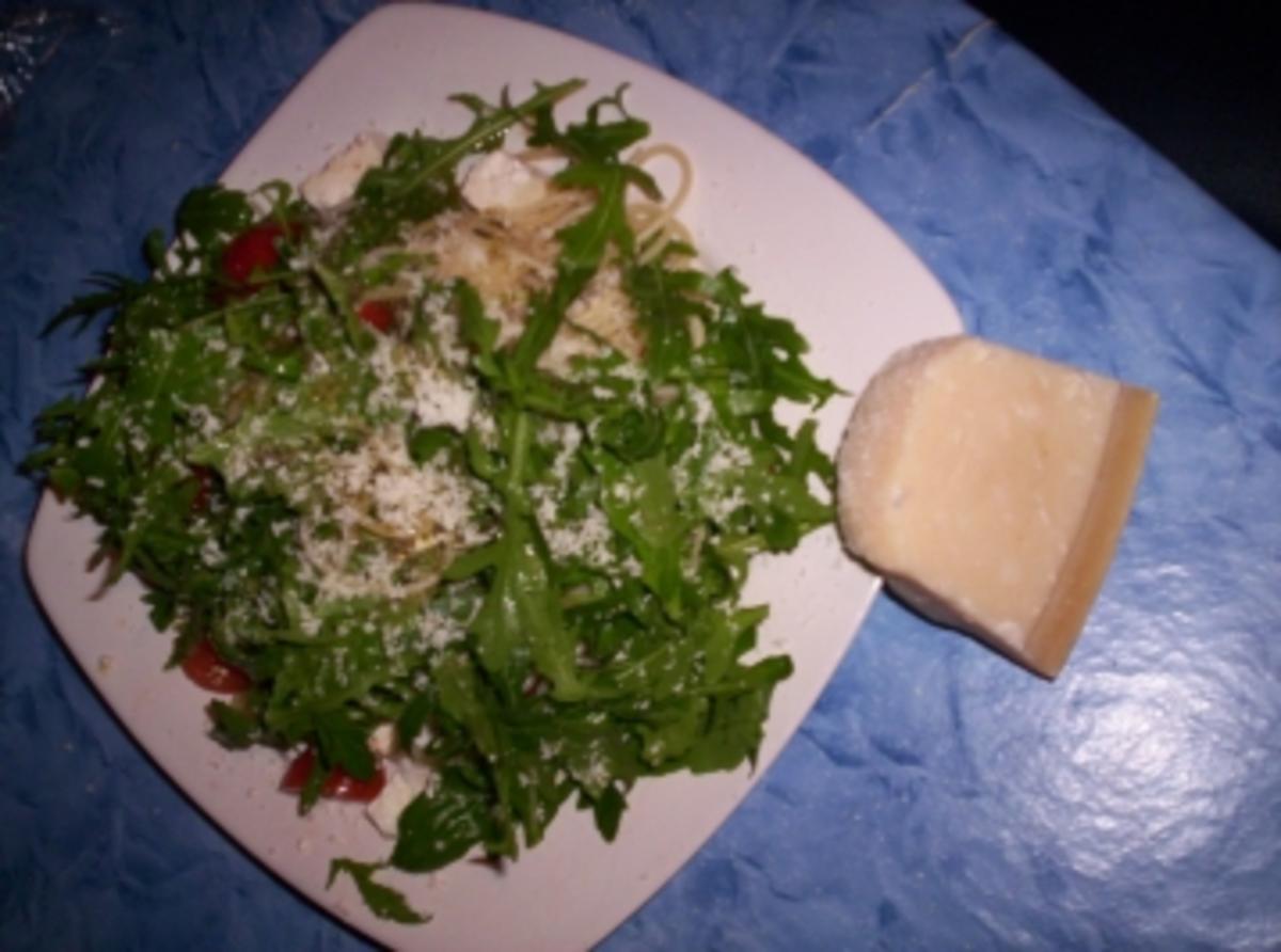 Pasta mit Ruccola und Schafskäse - Rezept - kochbar.de