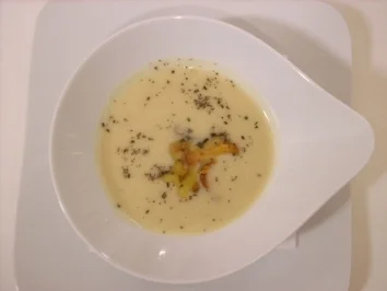 Rezept: Kartoffelsuppe mit Cranberries, Pfifferlingen und Rosmarin Kartoffelsuppe mit Cranberries, Pfifferlingen und Rosmarin - Rezept