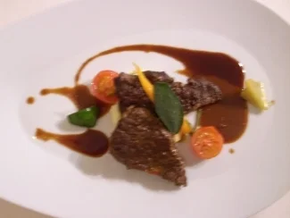 Rezept: Roastbeeftopf mit Zitronenpüree und Ingwer-Tomaten Roastbeeftopf mit Zitronenpüree und Ingwer-Tomaten - Rezept