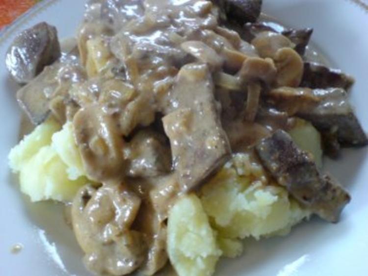 Lebergulasch mit Leber und Mehl - Rezept mit Bild - kochbar.de