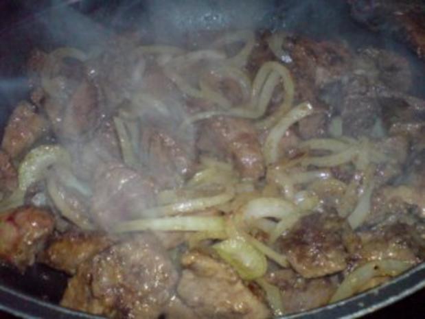 Lebergulasch mit Leber und Mehl - Rezept mit Bild - kochbar.de