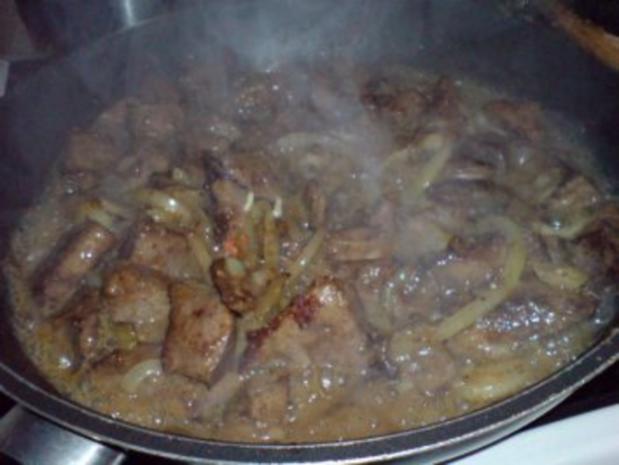 Lebergulasch mit Leber und Mehl - Rezept mit Bild - kochbar.de