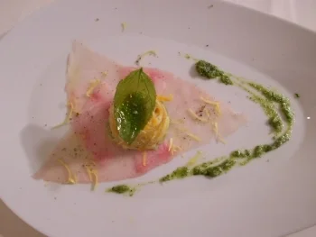 Pasta-Törtchen auf Carpaccio vom Schwertfisch - Rezept