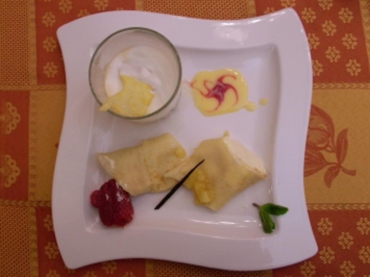 Gerührter Wiener Eiskaffee dazu Topfenpalatschinken - Rezept - kochbar.de