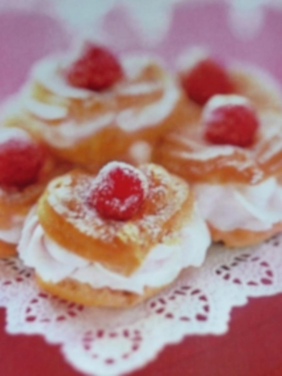 Himbeer-Brandteig-Herzen - Rezept mit Bild - kochbar.de