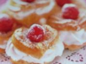 Rezept: Himbeer-Brandteig-Herzen Himbeer-Brandteig-Herzen - Rezept