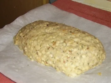 Rezept: Schweinsfilet im Knödelhemd mit Knoblauchsauce Schweinsfilet im Knödelhemd mit Knoblauchsauce - Rezept