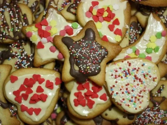Rezept: Weihnachtsplätzchen (zum Ausstechen) Bild Nr. 2 Weihnachtsplätzchen (zum Ausstechen) - Rezept - Bild Nr. 2