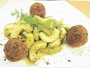 Rezept: Pusztakugeln mit Gurken-Zuchinigemüse Pusztakugeln mit Gurken-Zuchinigemüse - Rezept