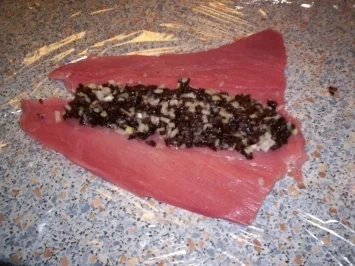 Rezept: Manu´s Schweinefilet gefüllt mit Pflaumen und Nüssen Manu´s Schweinefilet gefüllt mit Pflaumen und Nüssen - Rezept