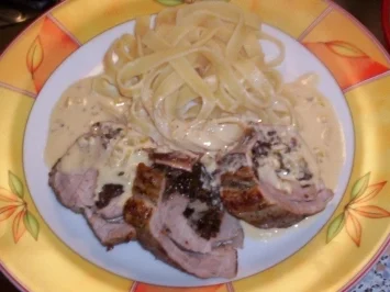 Rezept: Manu´s Schweinefilet gefüllt mit Pflaumen und Nüssen Manu´s Schweinefilet gefüllt mit Pflaumen und Nüssen - Rezept