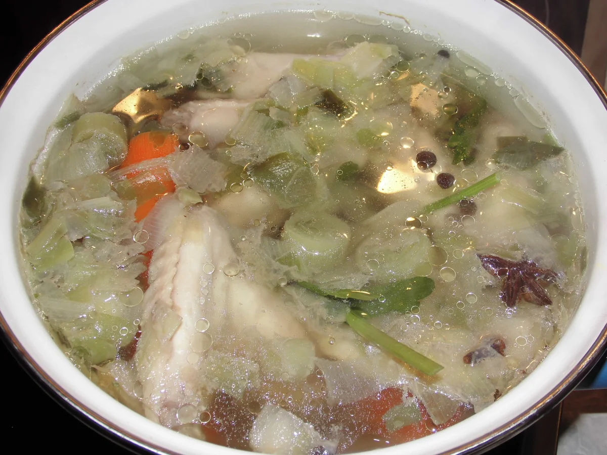 Rezept: Echte Hühnerbrühe - Hausgemacht! Bild Nr. 2 Echte Hühnerbrühe - Hausgemacht! - Rezept - Bild Nr. 2