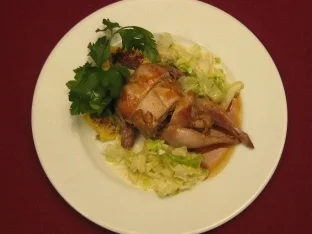 Wachtel im Schweinenetz mit Kartoffelplätzchen und Spitzkohl - Rezept