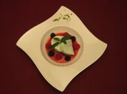 Pfefferminz-Terrine auf einem Beerenspiegel - Rezept