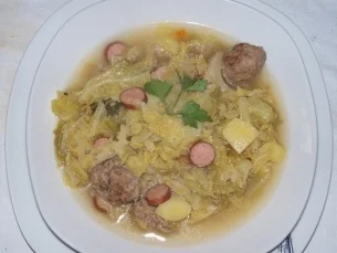 Rezept: Winterlicher Wirsingkohleintopf Winterlicher Wirsingkohleintopf - Rezept