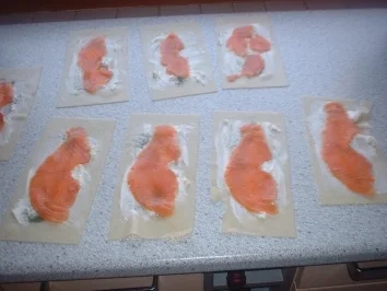 Canneloni con Salmone auf Blattspinat-Sahnesoße - Rezept