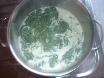 Canneloni con Salmone auf Blattspinat-Sahnesoße - Rezept