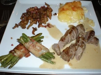 Rezept: Lammfilet mit Knoblauch - Thymian - Sauce Lammfilet mit Knoblauch - Thymian - Sauce - Rezept