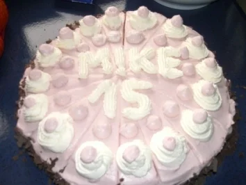 Geburtstagskuchen einmal anders (Biskuitteig mit Erdbeersahne) - Rezept