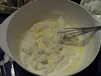 Geburtstagskuchen einmal anders (Biskuitteig mit Erdbeersahne) - Rezept