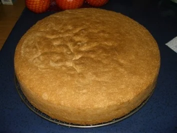 Geburtstagskuchen einmal anders (Biskuitteig mit Erdbeersahne) - Rezept