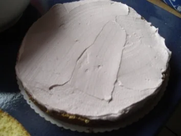 Geburtstagskuchen einmal anders (Biskuitteig mit Erdbeersahne) - Rezept