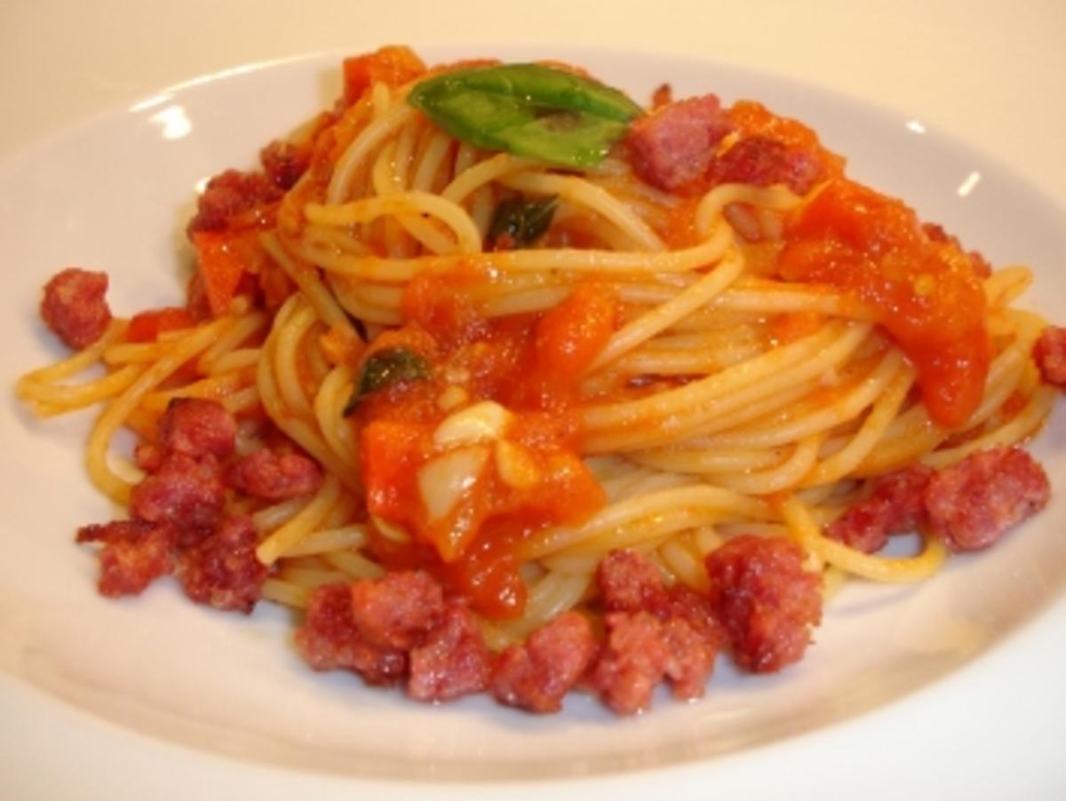 Pasta mit Tomaten und Salsiccia - Rezept