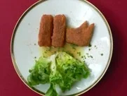 Rezept: Selbst gemachte Fischstäbchen an Blattsalat Selbst gemachte Fischstäbchen an Blattsalat - Rezept