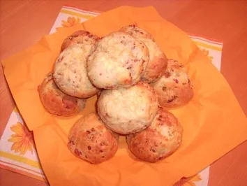 Pizza-Salami-Brötchen - Rezept