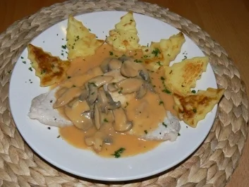 Rezept: Minutensteaks in Champignonrahmsauce und Kartoffelplätzchen Minutensteaks in Champignonrahmsauce und Kartoffelplätzchen - Rezept