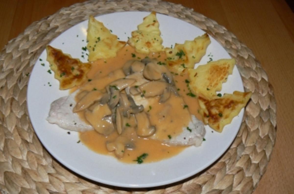 Minutensteaks in Champignonrahmsauce und Kartoffelplätzchen - Rezept ...