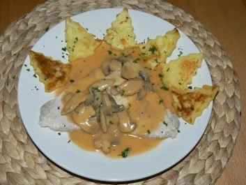 Rezept: Minutensteaks in Champignonrahmsauce und Kartoffelplätzchen Minutensteaks in Champignonrahmsauce und Kartoffelplätzchen - Rezept