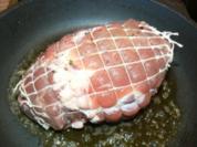 Kalbsrollbraten auf Kartoffel-Zwiebelbett - Rezept