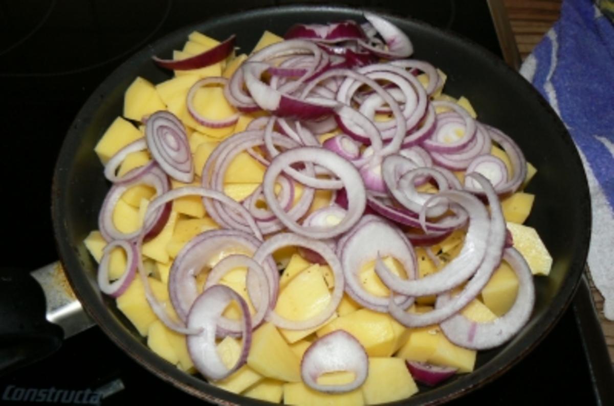 Kalbsrollbraten auf Kartoffel-Zwiebelbett - Rezept