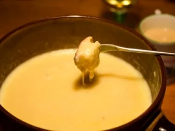 Käsefondue "Moitié-Moitié" - Rezept