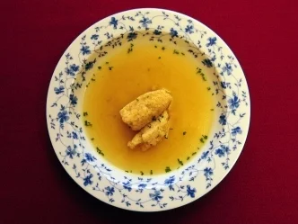 Rindfleischsuppe mit Griesnockerln (Julia Kent) - Rezept