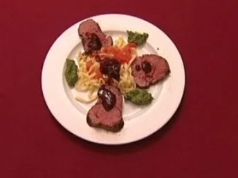 Rezept: Rinderfilet mit Tagliatelle an Basilikumpesto (Thorsten Havener) Rinderfilet mit Tagliatelle an Basilikumpesto (Thorsten Havener) - Rezept