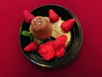 Rezept: Selbstgemachtes Schokoladeneis und Erdbeersorbet (Simone Rethel Heesters) Selbstgemachtes Schokoladeneis und Erdbeersorbet (Simone Rethel Heesters) - Rezept