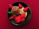 Selbstgemachtes Schokoladeneis und Erdbeersorbet (Simone Rethel Heesters) - Rezept