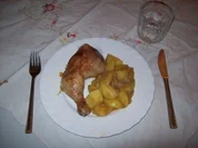 Kartoffel - Zwiebel - Curry mit gegrilltem Hähnchenschenkel - Rezept