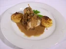 Bresse-Poularde an Rotwein-Morchel-Soße und Herzoginkartoffeln - Rezept