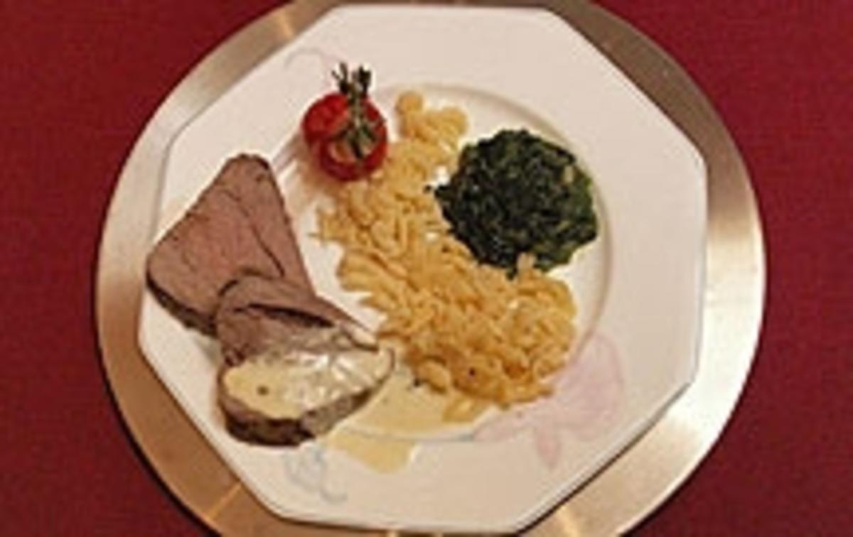 Bilder für Rinderfilet mit Gorgonzolasoße, Spätzle und Blattspinat - Rezept