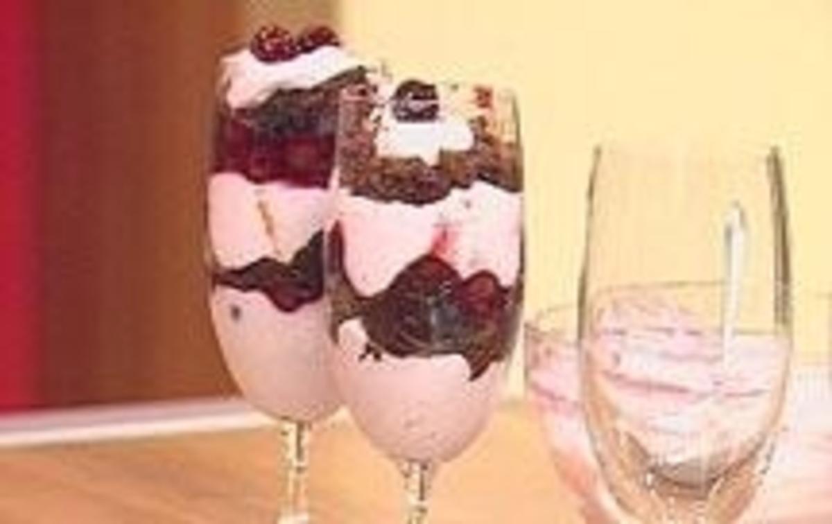 Schwarzwaldbecher mit Mascarpone und Kirschjoghurt - Rezept mit Bild ...